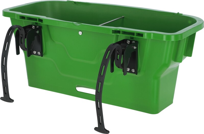 Grüne Kälbertränkewanne Multi Feeder von hinten mit 2 schwarzen Aufhängungen